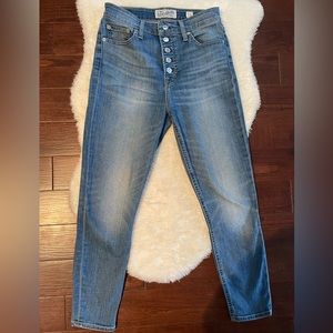 Lucky Brand - high waisted loose skinny Jean - size 6/28